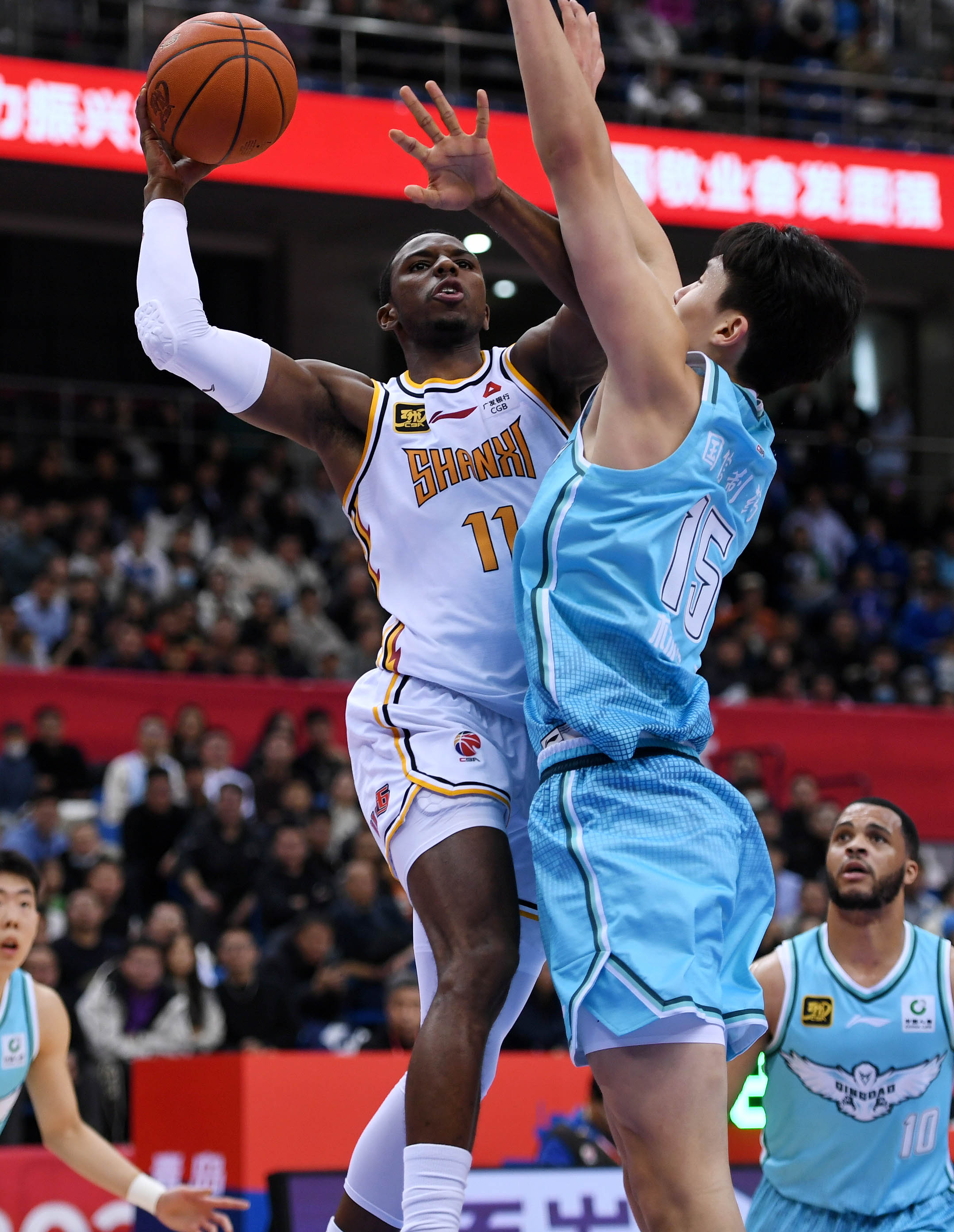 费城76人迎CBA常规赛关键赛，今夜内部沟通，管理层满意，身体对抗强度拉满