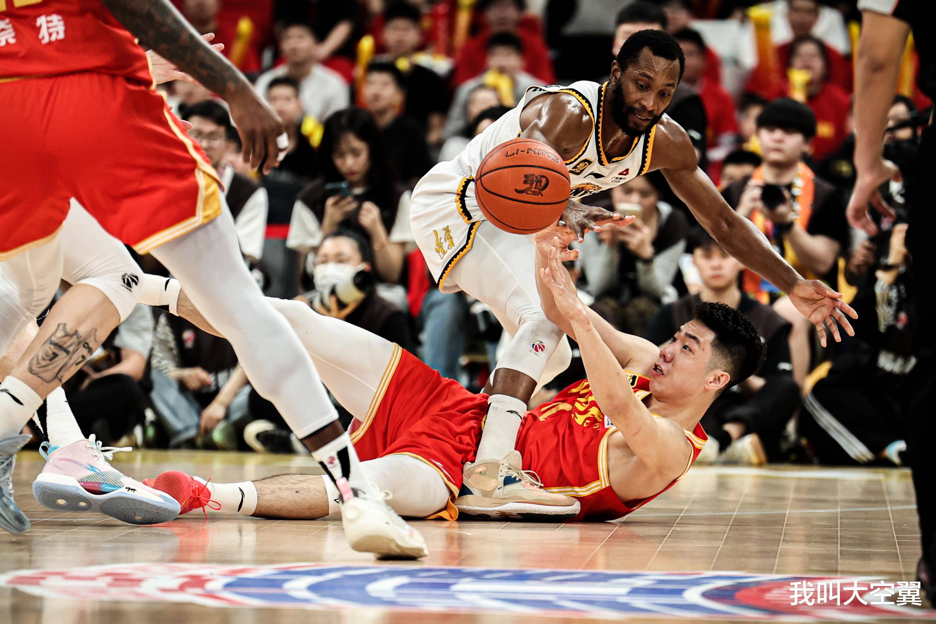 广厦男篮迎NBA常规赛关键赛，国际比赛日临场应变，压力陡增，高层口径保持一致