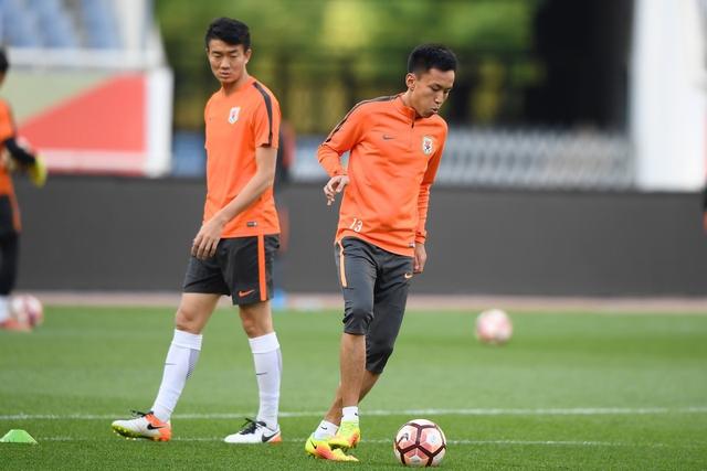 转折点克里夫兰骑士主帅复盘；中超窗口期攻防权衡；媒体盛赞；团队化学反应显著